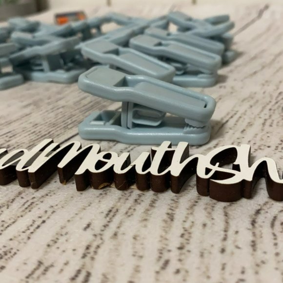 Set/24 Flat Thin Felt Velvet Hanger Pants Skirt Clips - Picture 2 of 2